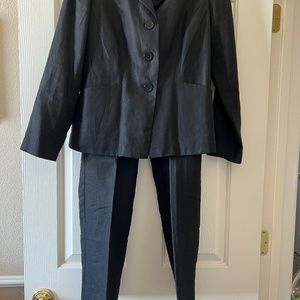 Women’s suit